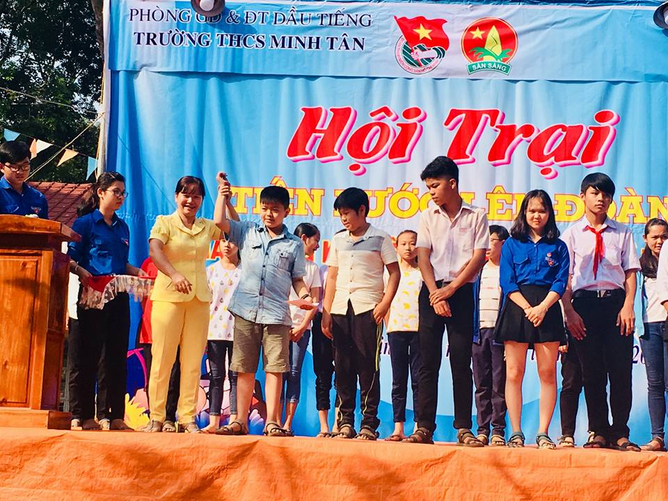 trao giải hội trại