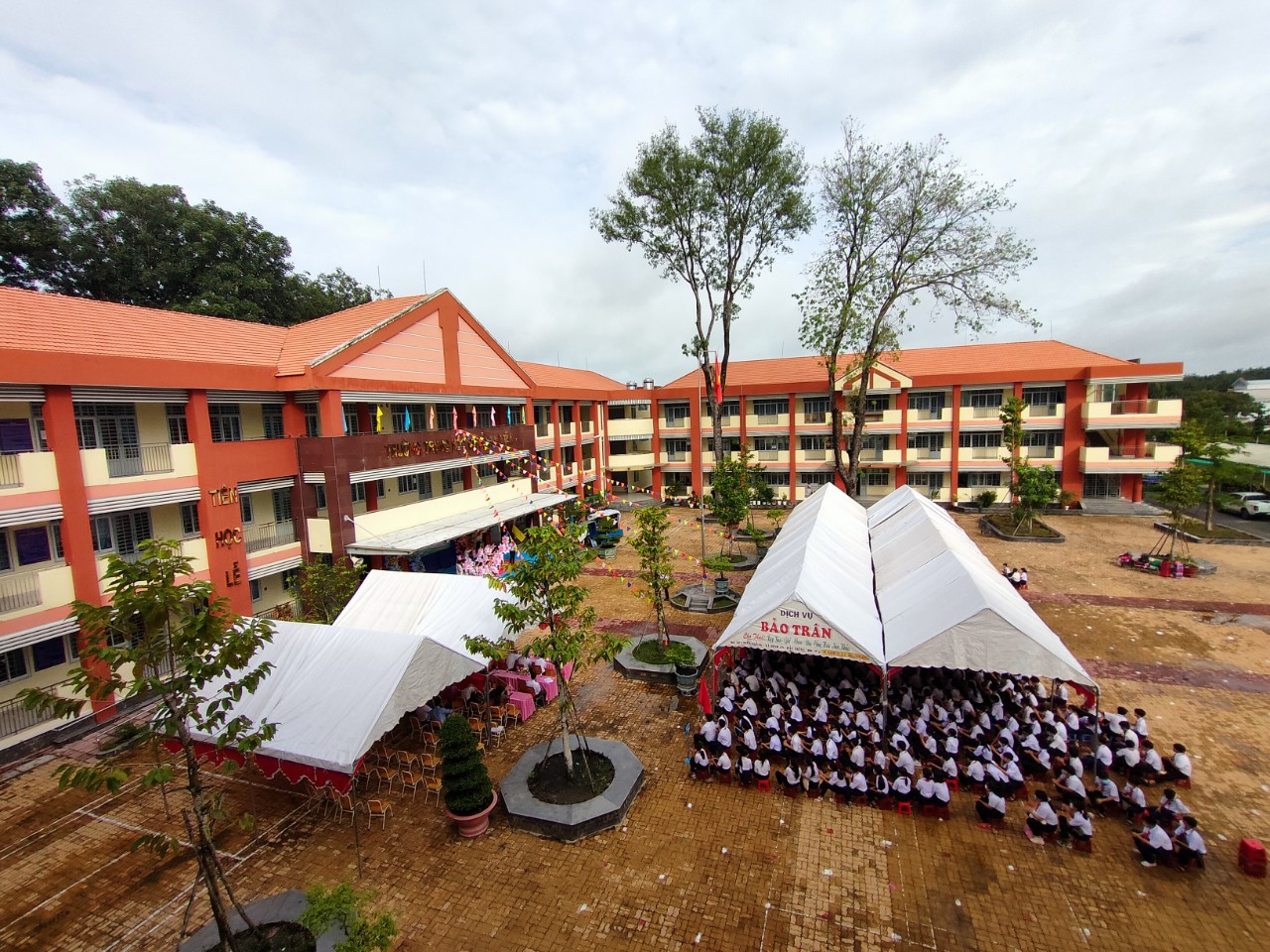 toàn cảnh